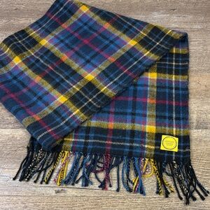 Joules “Bracken” Cassie Check Scarf in Navy Plaid
Color: Cassie Check FR Navy
